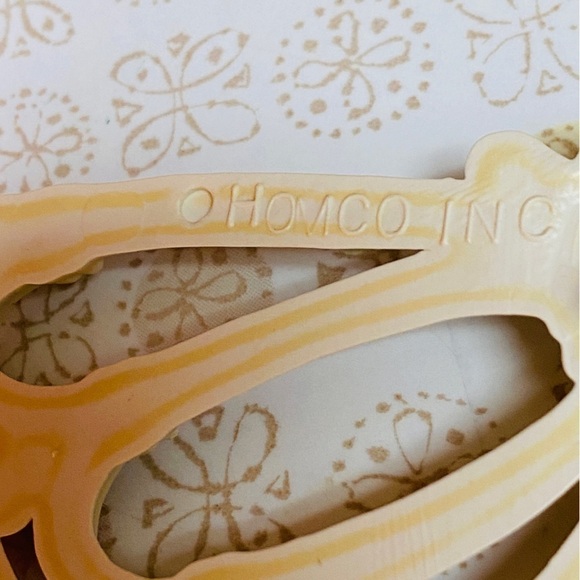 Home Co. Butterflies set of three plastic wall decor, cream colour vintage - Picture 4 of 10